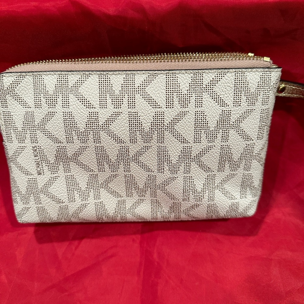 Michael kors wristlet